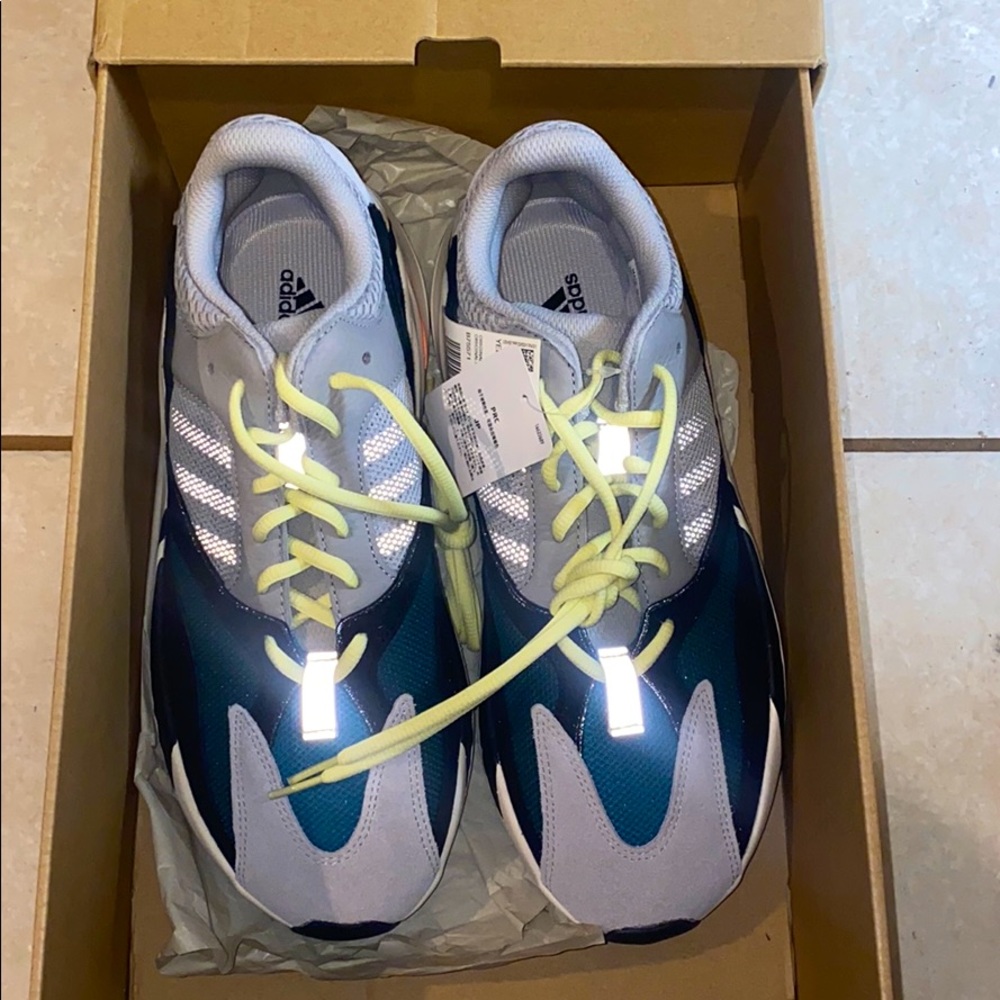 Yeezy boost 700 10 1/2 Never worn